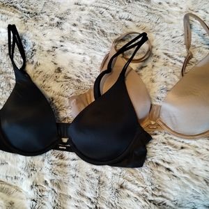 2 Victoria's Secret Very Sexy Lightly Lined Plunge Bras